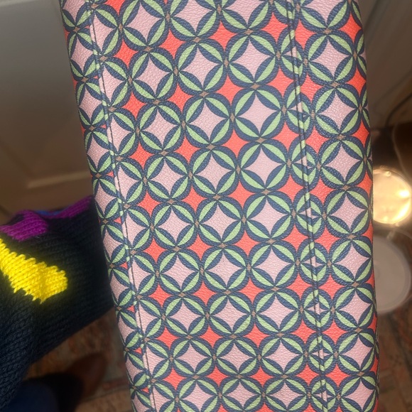 Fossil Felicity Tote with colorful Orange, Pink and green geometric accents - Picture 5 of 6